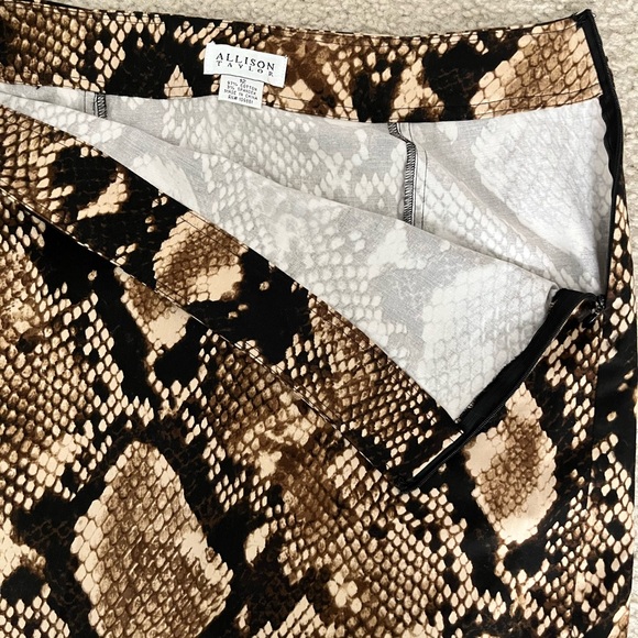 Allison Taylor snake print skirt - Picture 4 of 7